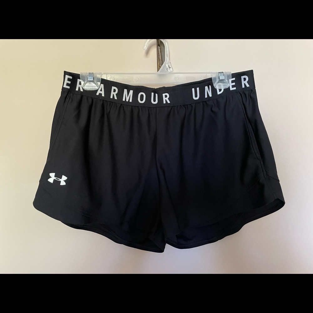 UNDER ARMOUR black gym shorts